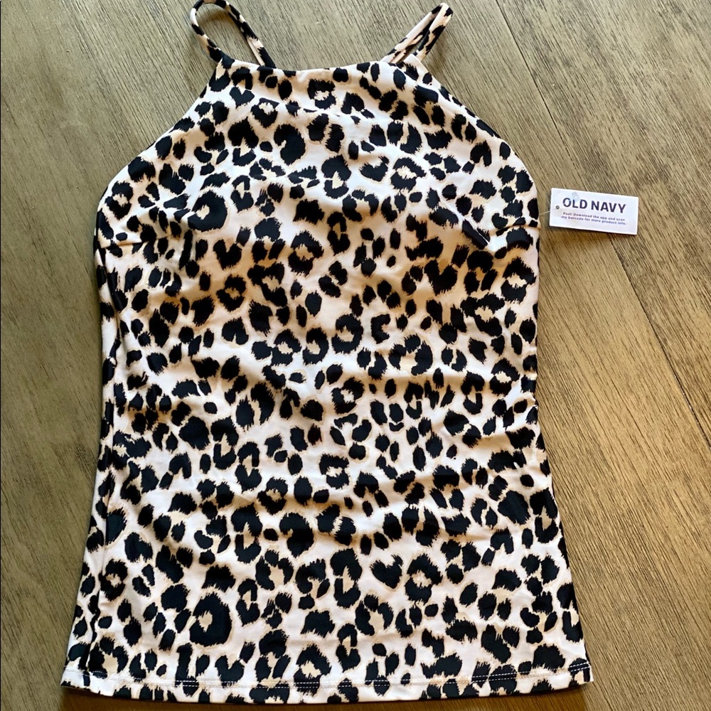 SOLD. NWT Old Navy Women’s tankini top